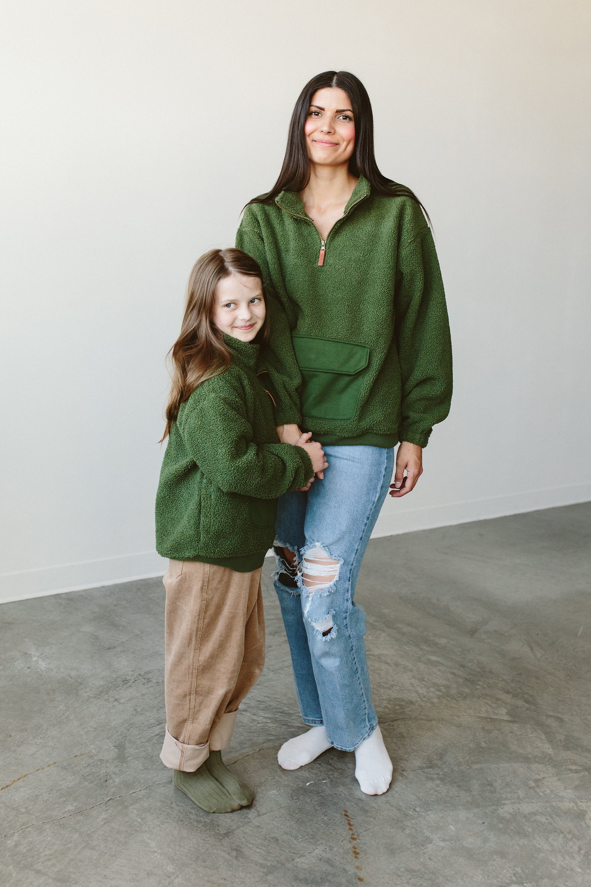 Goumi Kids SPRUCE Adult Sherpa Zip Pullover – detail view
