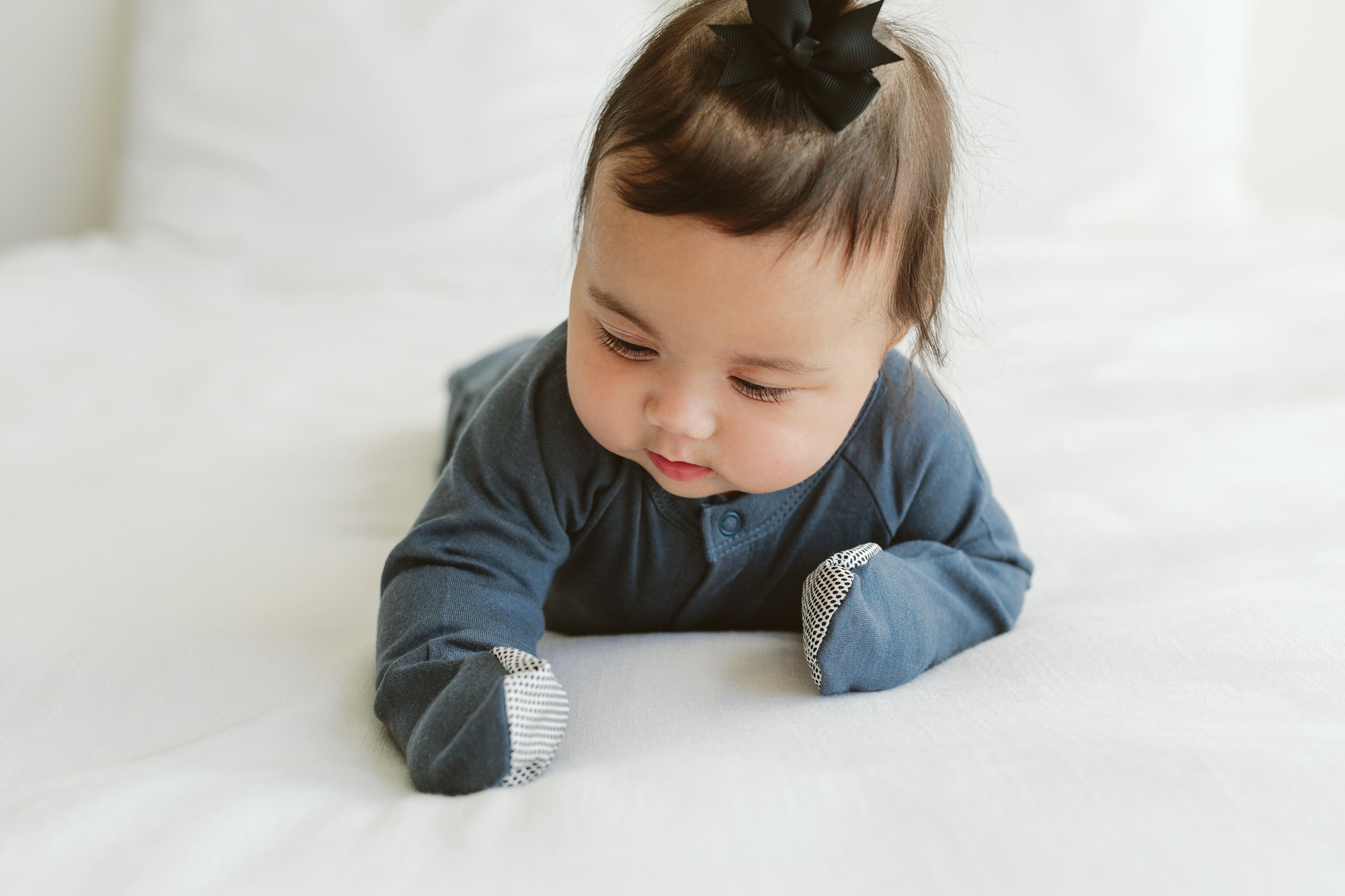 Goumi Kids Midnight Baby Layette Gift Set – stay-on mitts & boots, convertible sleeper gown, grow-with-you footie, gift-packaged – detail