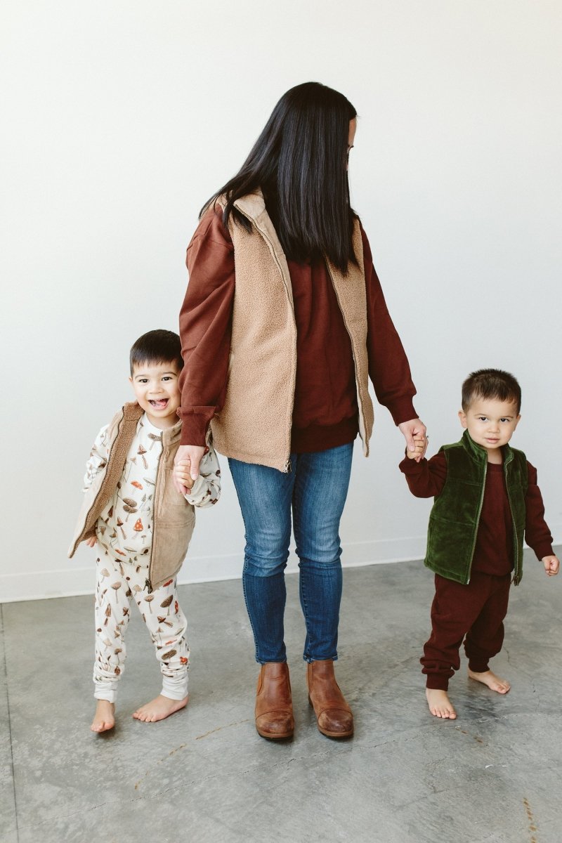 Goumi Kids CHAMPIGNON Adult Sherpa/Corduroy Reversible Vest – detail view