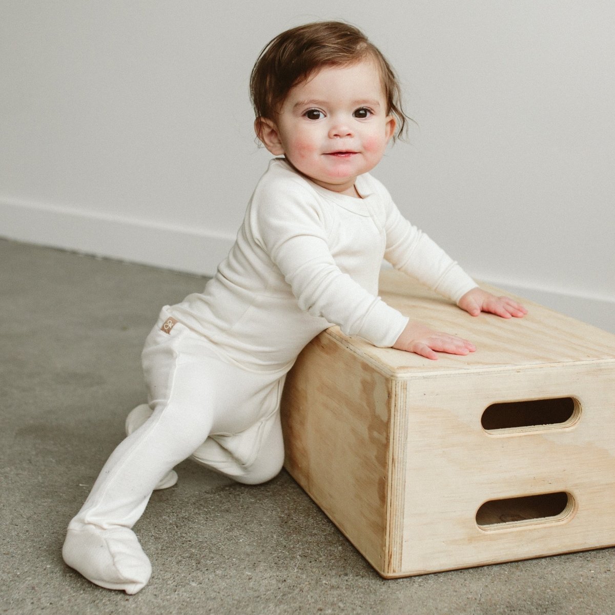 Goumi Kids CLOUD Grow With You Baby Footie Snug Fit – bamboo viscose organic cotton blend – flat lay