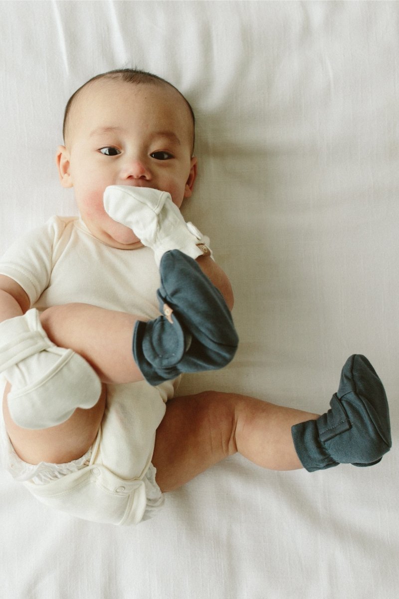 Goumi Kids MIDNIGHT Preemie Stay-On Baby Boots – organic cotton NICU approved – flat lay