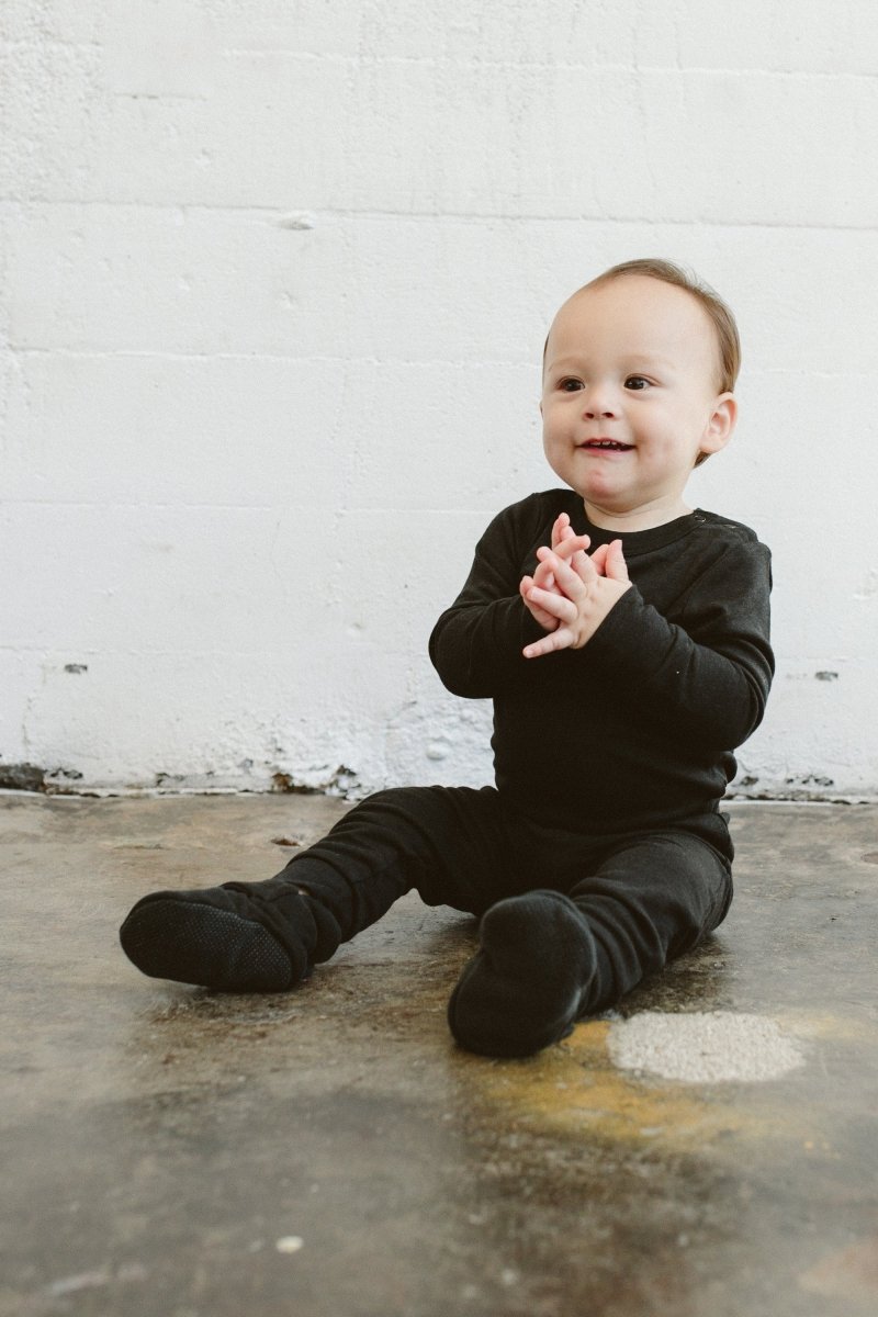 Goumi Kids ASPHALT Stay-On Baby Boots – soft sole newborn booties – detail