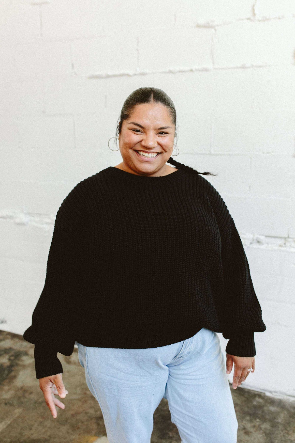 WOMEN'S CHUNKY KNIT sweater in solid black with a ribbed texture, oversized fit, and long sleeves