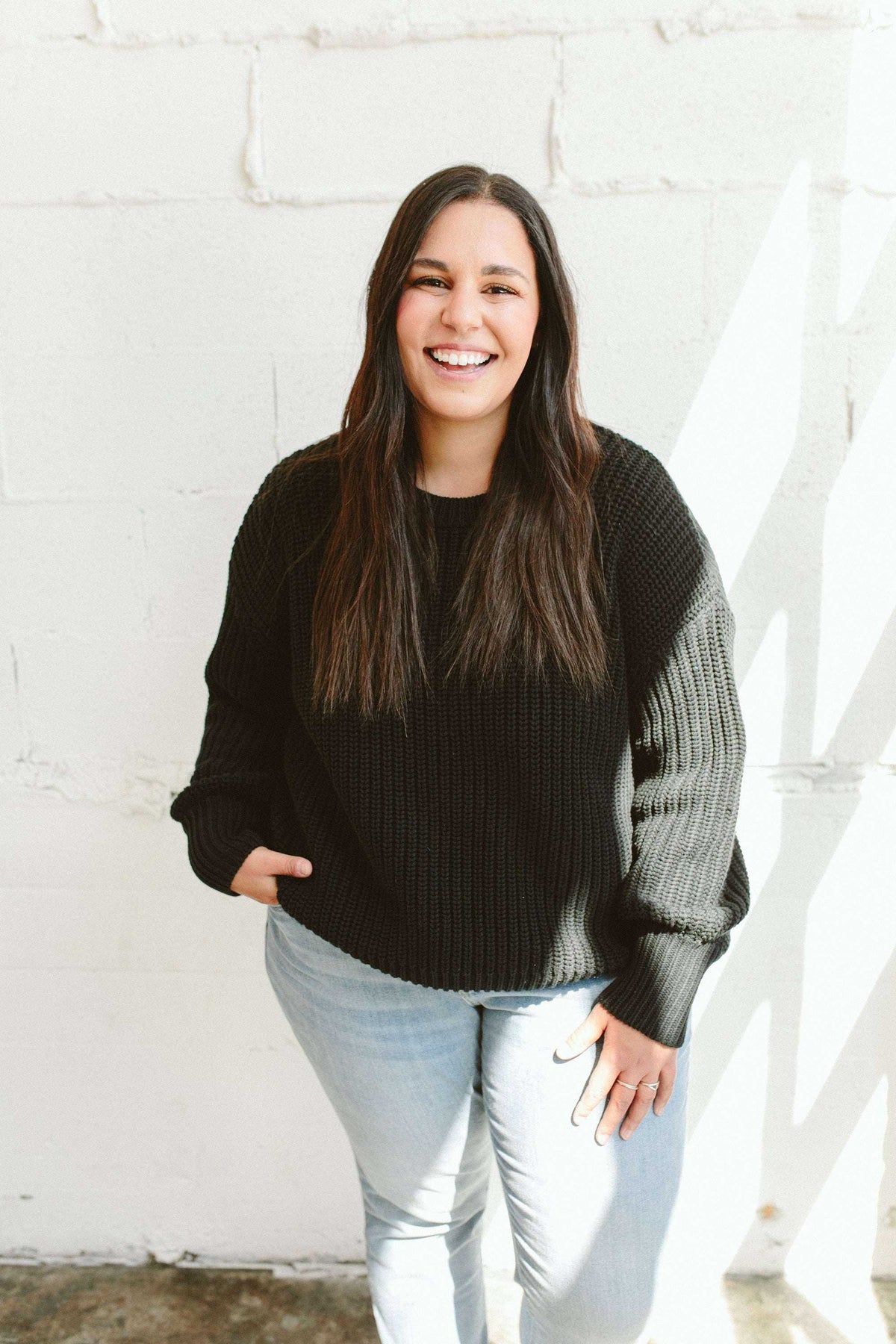 WOMEN'S CHUNKY KNIT sweater in dark charcoal cotton with a ribbed texture, relaxed fit, and crew neckline