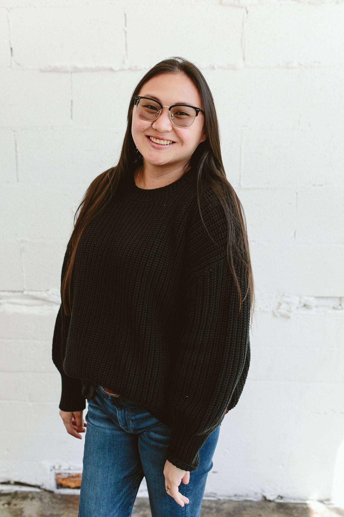 WOMEN'S CHUNKY KNIT sweater in dark shadow brown, with a thick ribbed knit texture and oversized fit