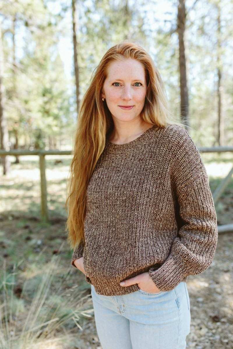 WOMENS CHUNKY KNIT SWEATER in brown textured cotton knit, with a relaxed fit and ribbed cuffs and hem
