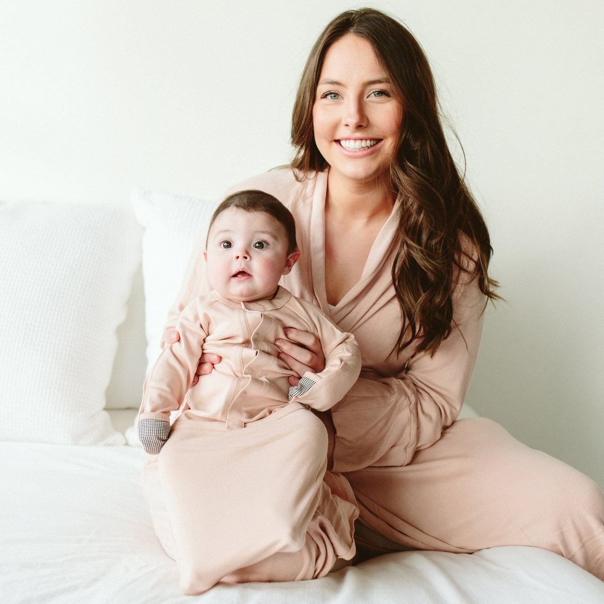 Goumi Kids ROSE Convertible Sleeper Baby Gown – patented, bamboo viscose organic cotton blend – detail
