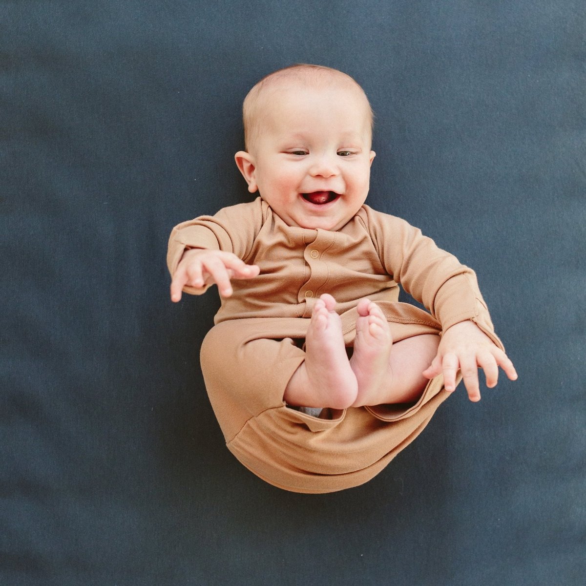 Goumi Kids Sandstone Baby Layette Gift Set – stay-on mitts & boots, convertible sleeper gown, grow-with-you footie, gift-packaged – detail