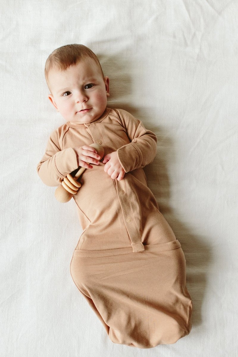 Goumi Kids Sandstone Baby Layette Gift Set – stay-on mitts & boots, convertible sleeper gown, grow-with-you footie, gift-packaged – detail