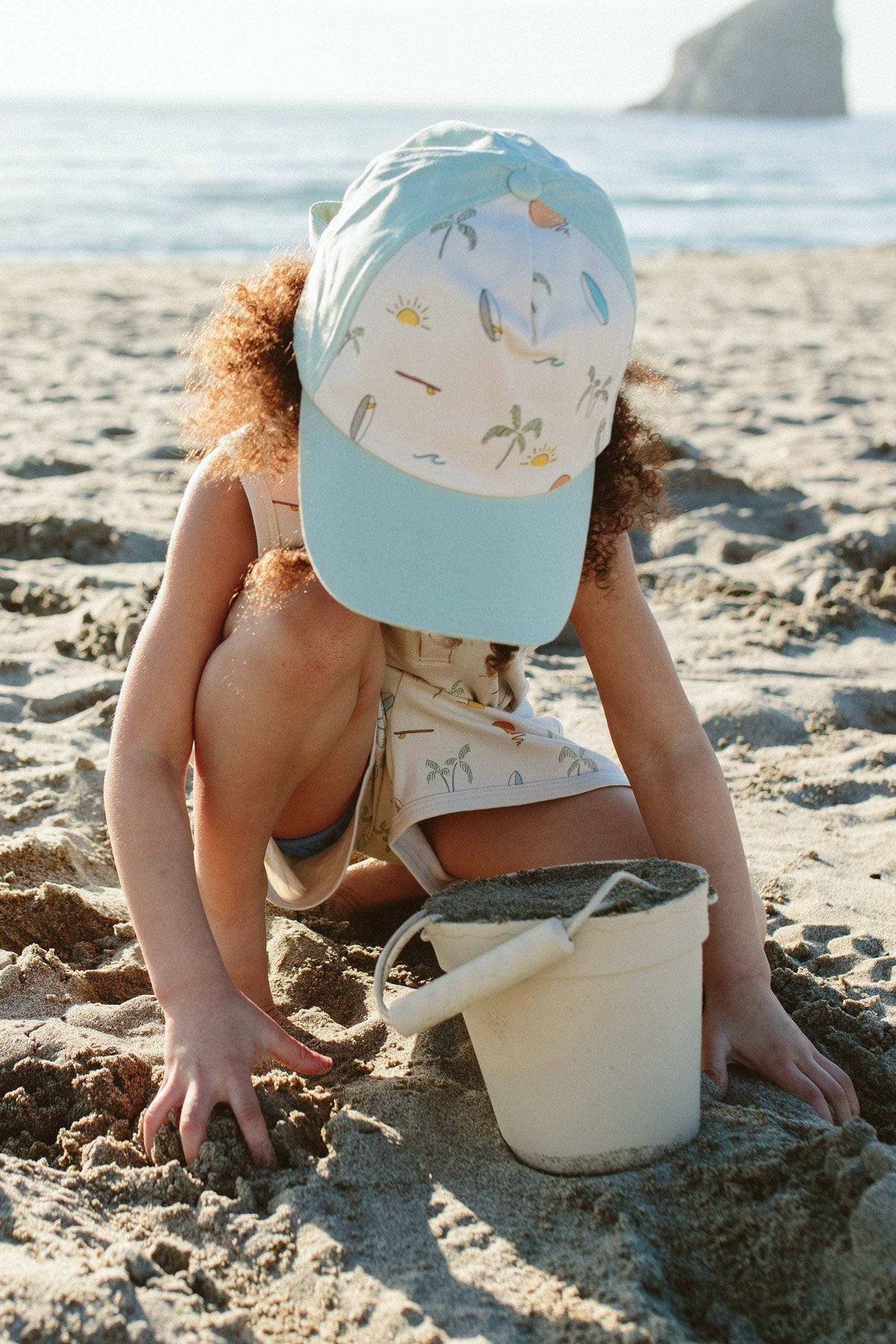 BALL CAP in pale aqua fabric with a curved brim and playful beach-themed prints in pastel colours