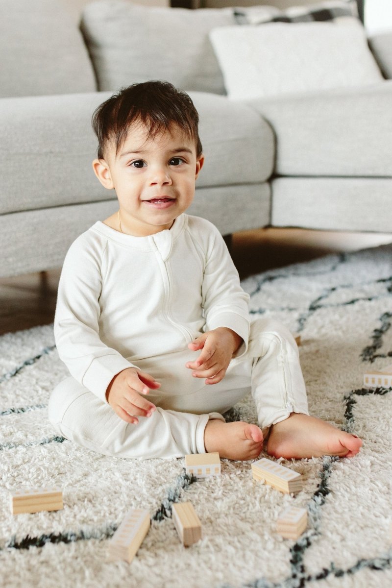 Goumi Kids CLOUD Grow With You Zipper Jumpsuit – bamboo organic cotton – detail view