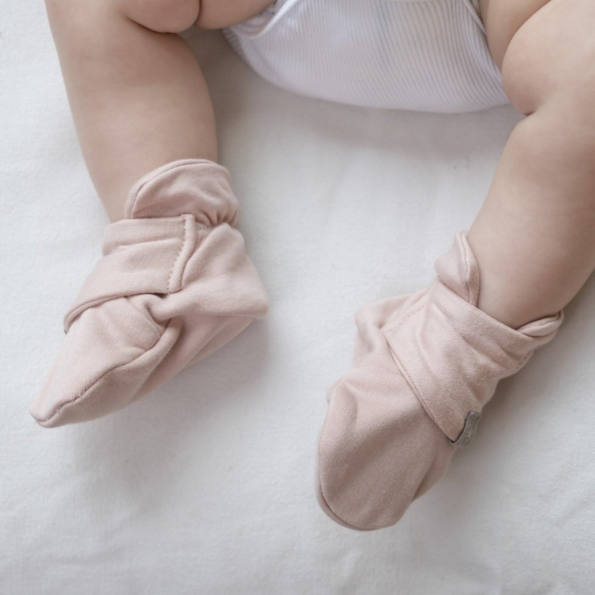 Goumi Kids ROSE Stay-On Mitts & Boots Gift Set – organic cotton newborn essentials – flat lay